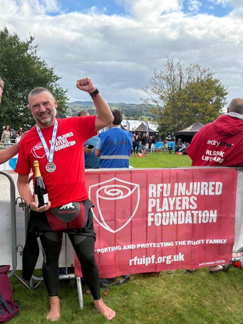 Barry Davids completes Chillswim for RFU Injured Players Foundation